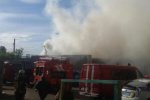 Масштабный пожар охватил киевский рынок: фото