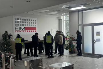 В Киеве разоблачили масштабный мошеннический колл-центр с сотнями иностранцев: "охранники" напали на журналистов (обновлено)