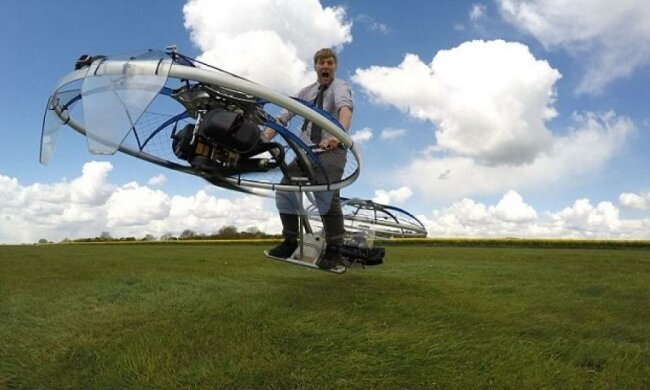 Британец создал летающий байк