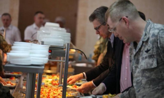 Стандарты НАТО в ВСУ: новому офицерскому меню позавидуют даже гурманы