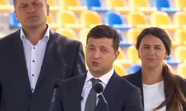 Зеленский вспомнил о недостроенном мосте на Франковщине: "Я вас поздравляю"