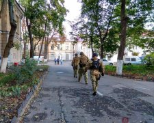 На Зеленского напали в собственном доме: "Ворвались ночью, связали и избили"