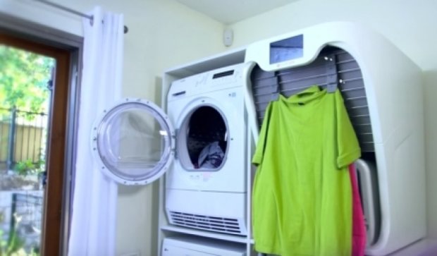 Новое американское устройство умеет стирать и гладить одежду