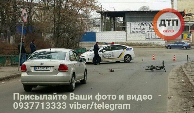 Жуткое ДТП в Киеве: шлем спас велосипедистку от верной смерти