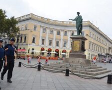 Не вистачало на пляшку: одесит "бомбанув" перехожого у свій День народження