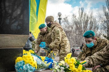 морпіхи вшанували пам'ять Т. Шевченка, фото: штаб ООС