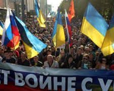 У Санкт-Петербурзі розгорнули українські прапори