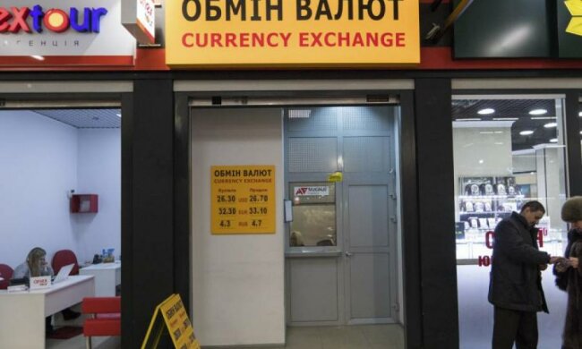 Курс валют на 21 червня: гривня тане на сонці, долар трохи здав, а євро поправився