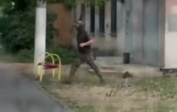 працівники ТЦК викрали собаку в Одесі \ кадр з відео 