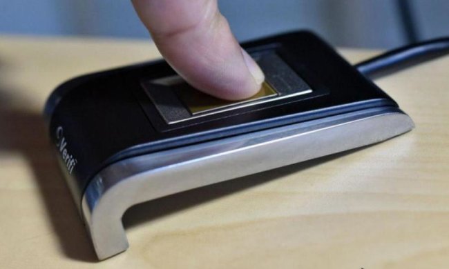 Ігрова мишка навчилася розпізнавати власника по пальцю