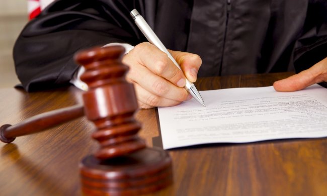 Проти Тимошенко порушили кримінальну справу: кандидат у президенти на лаві підсудних