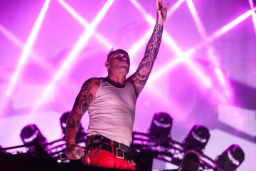 Смерть солиста The Prodigy связана со страшным проклятьем: следом за Стивом Джобсом, Уитни Хьюстон и Робином Уильямсом