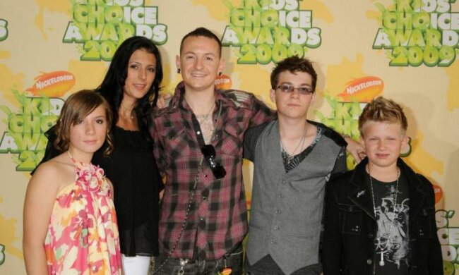 Вдову лідера Linkin Park залякують хакери