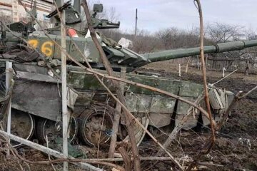 Розбитий російський танк. Фото: Генштаб ЗСУ