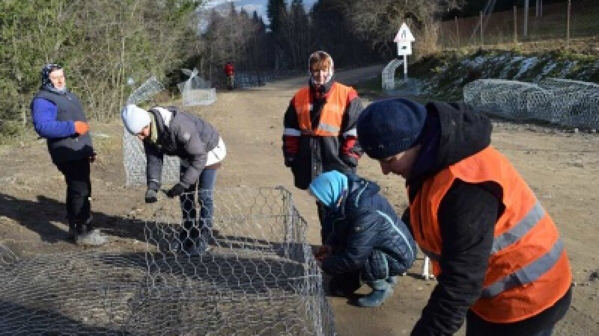 Тетки показали вареники