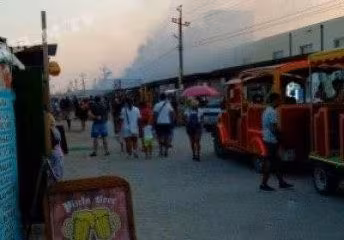 В Кирилловке вспыхнул масштабный пожар, пляж в дыму
