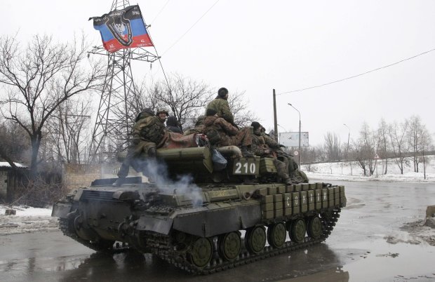 Боевики неистово бомбят украинских военных под Песками