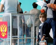 Вкидання і бійки: свавілля на путінських виборах показали в мережі
