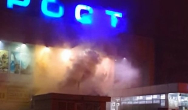В Харькове горел продуктовый киоск (видео)