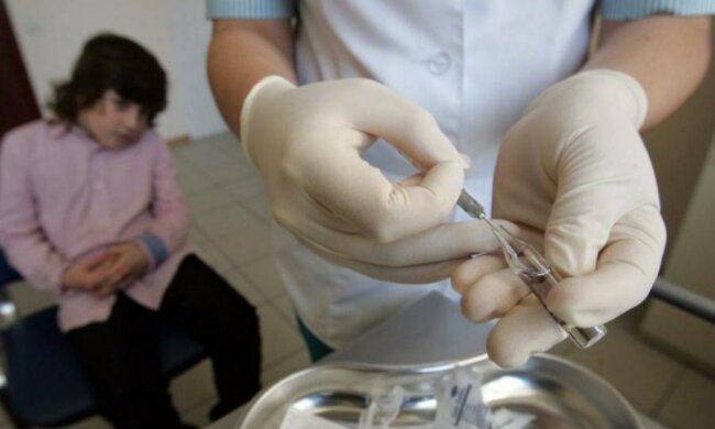 Спалах кору відправив на канікули ціле місто