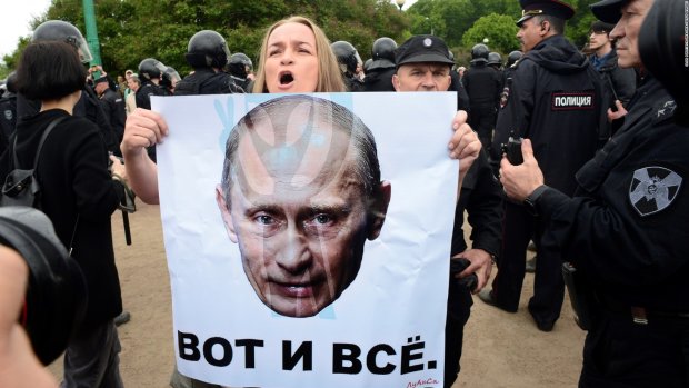 Политолог объяснил, кто подвинет Путина и усядется в Кремле: имена