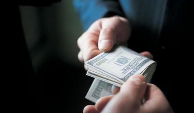 На Херсонщине чиновников поймали на взятке в $ 30 тысяч