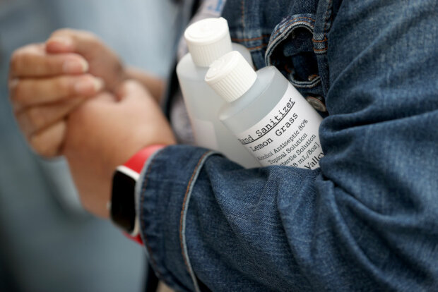 Дезінфекція рук, фото - Getty Images