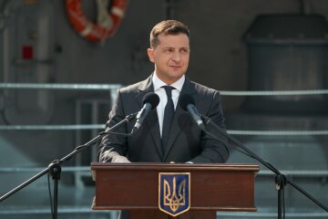 Помолоділого "Зеленського" засікли в Чернівцях, президент в ударі: "Буду саджати розбійників і зас**нців"