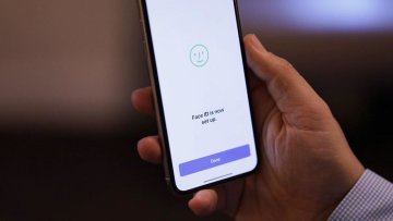 Хвалений захист Face ID на iPhone успішно зламали