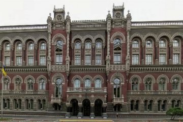 Нацбанк приймає рішення із запізненням на рік - експерт