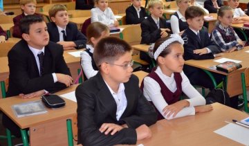Як школярів Маріуполя вчать любити Росію