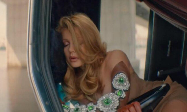 Машина Тины Кароль слетела с моста - в сети обсуждают новое видео