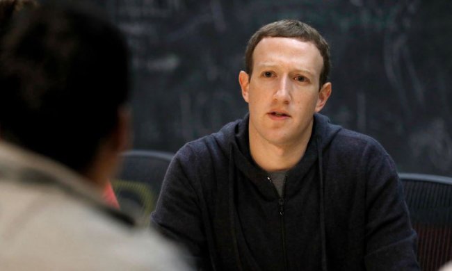 Facebook дав по "руці Кремля" перед виборами у США