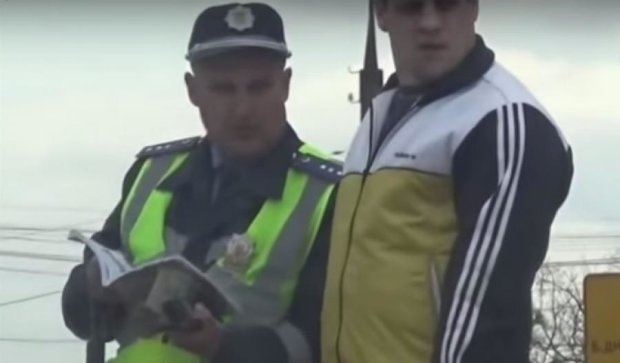 Одесские ГАИ-шники продолжают уверенно брать взятки (видео)