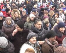 Під Тернополем жителі перекрили дороги, щоб не пустити евакуйованих з Уханя українців в санаторій