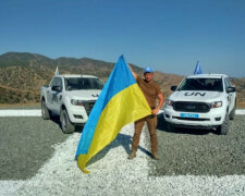 Поліцейський-миротворець з Хмельниччини підняв український стяг на Кіпрі, фото depo.ua