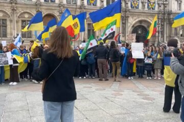 Митинг в Париже, скриншот: YouTube