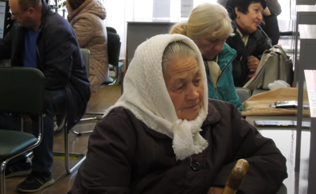 Пенсіонери. Фото: скрін youtube