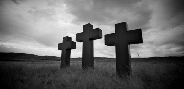 Росія відправила  в подарунок бойовикам "ЛНР" хрести і надгробки