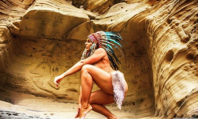 Спортсменка подорвала сеть пикантными фото в образе индианки