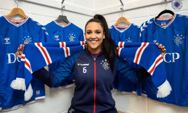 Футболістка Рейнджерс прославилася завдяки шикарному тілу, ці форми збивають з пантелику