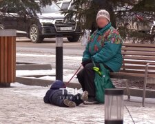 Бабуся запрягла дитину в повідець і показала, як зароджується "руській мір" - кадри не для слабкодухих