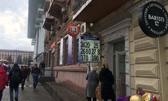 Курс валют на 4 січня: долар зробив крутий маневр