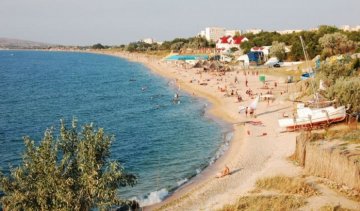 Кримнаш: росіяни купають дітей в компанії мертвої риби