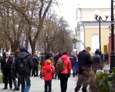 Перехожі, скріншот з відео