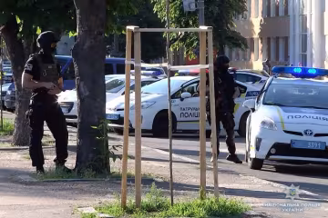 Постоянно издевался над старой матерью и занимался темным бизнесом: в Одессе на горячем поймали нарко-плантатора