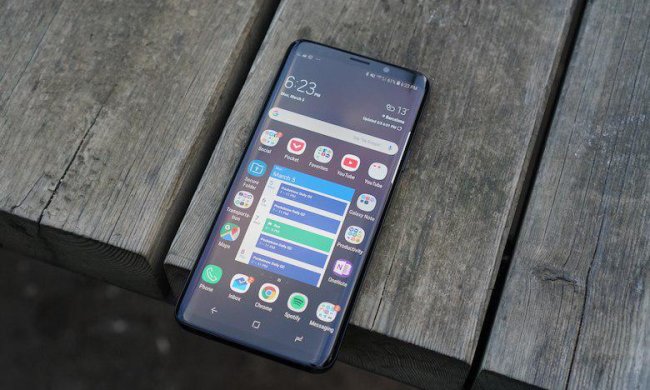 Samsung Galaxy S10 Lite з діркою в екрані засвітився у мережі