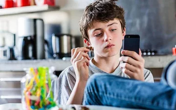 Ваш сын безразличный и черствый? Ученые объяснили почему 