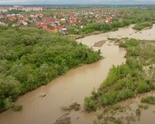 На Франковщине реки выходят из берегов, может затопить - синоптики предупредили о мощном наводнении