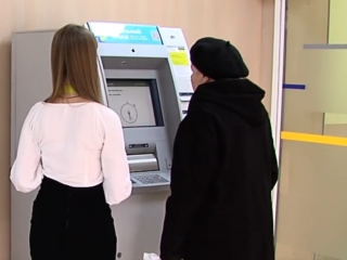 Банкомат "Ощадбанку". Фото: скрін youtube